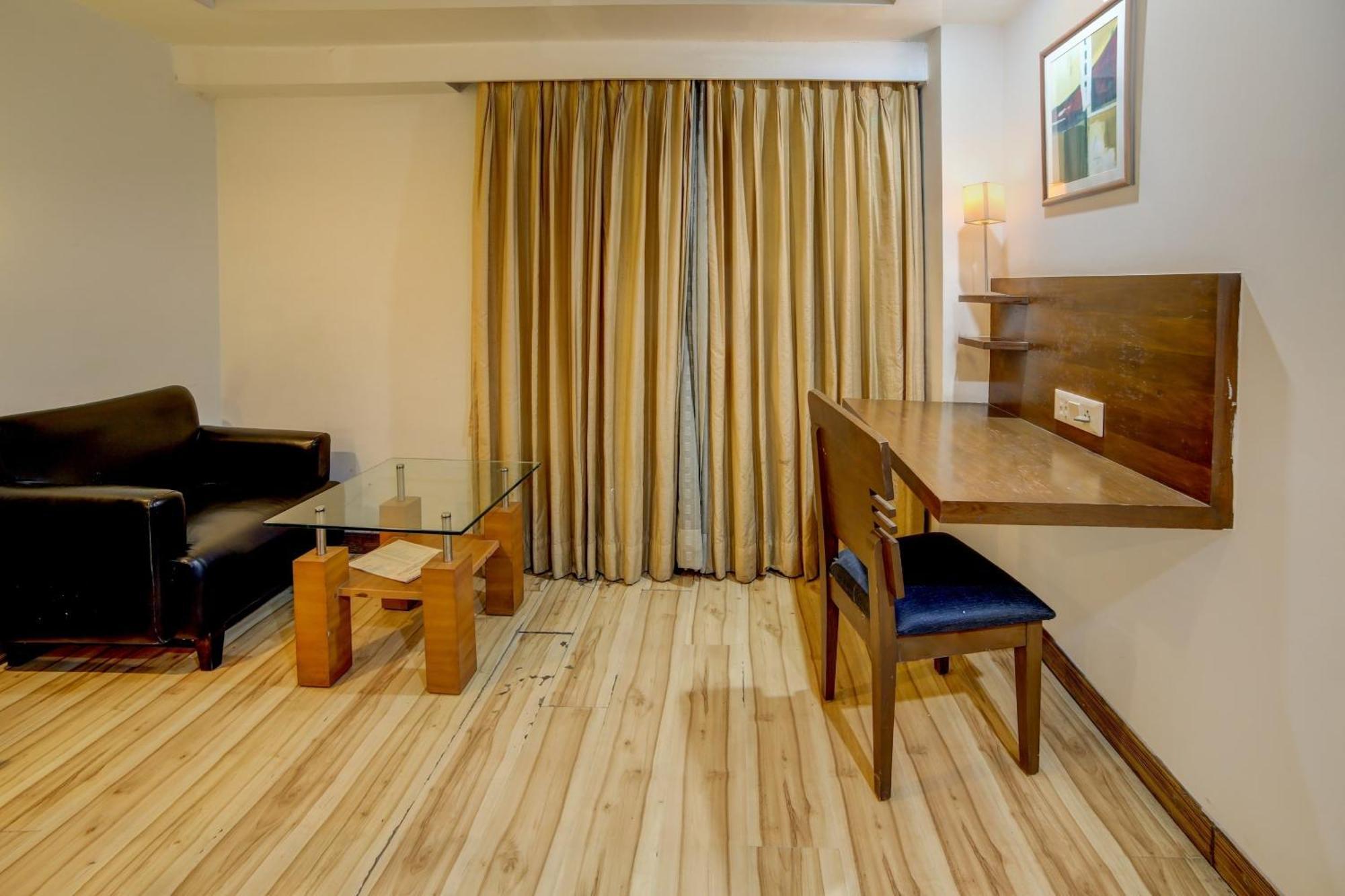 Hotel Collection O Cambay Sapphire Sarkhej Exterior foto
