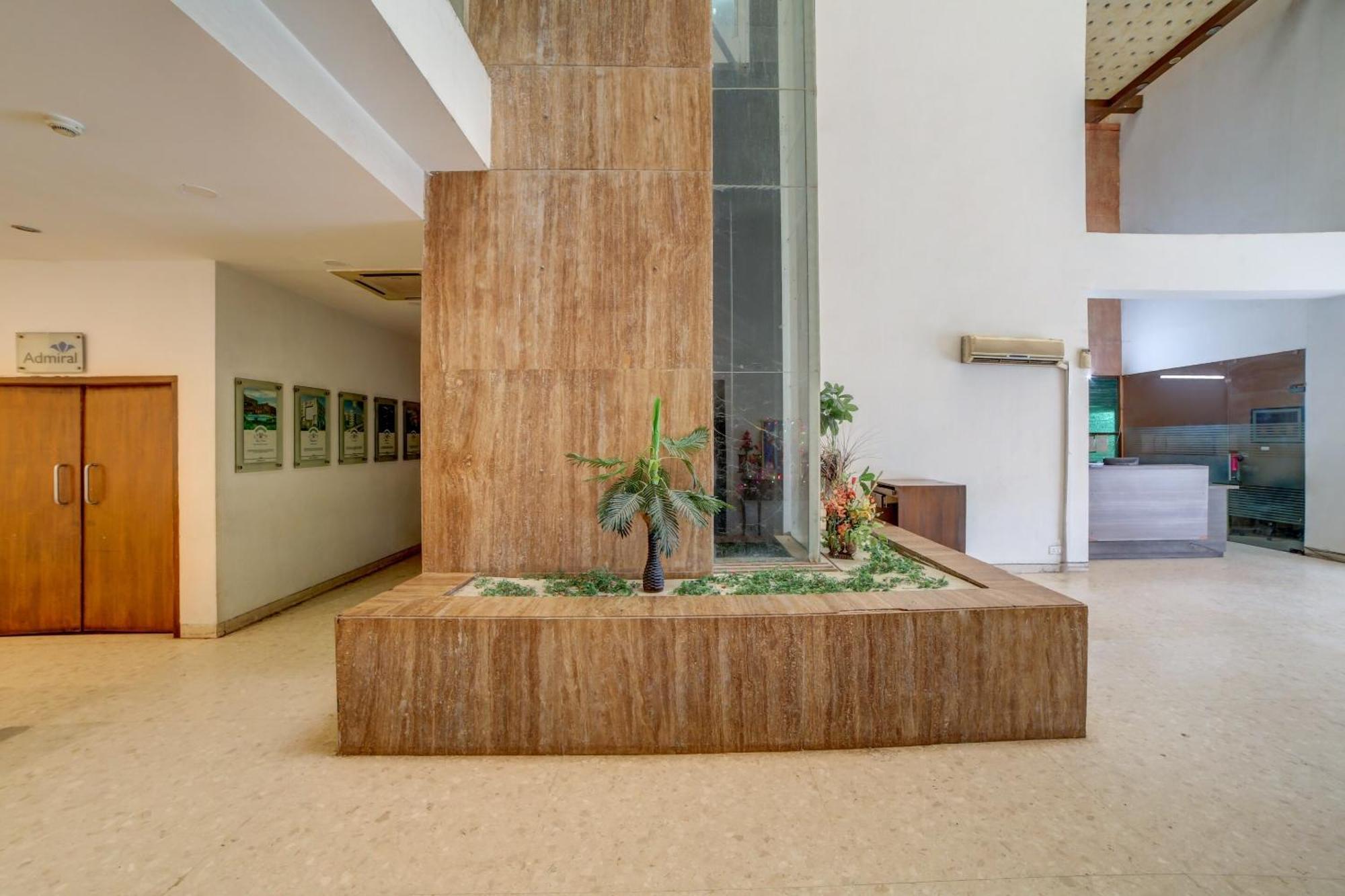 Hotel Collection O Cambay Sapphire Sarkhej Exterior foto