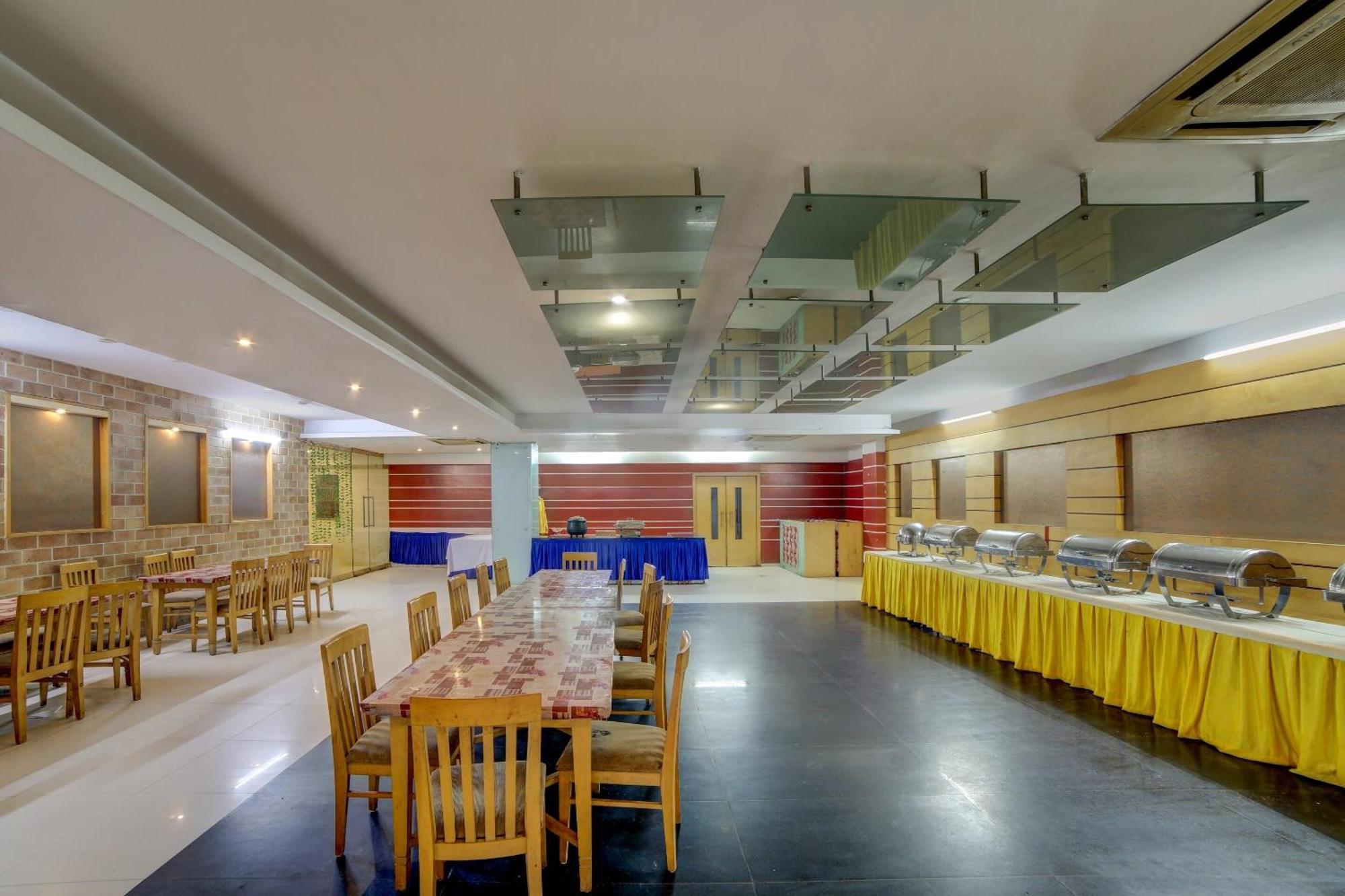 Hotel Collection O Cambay Sapphire Sarkhej Exterior foto