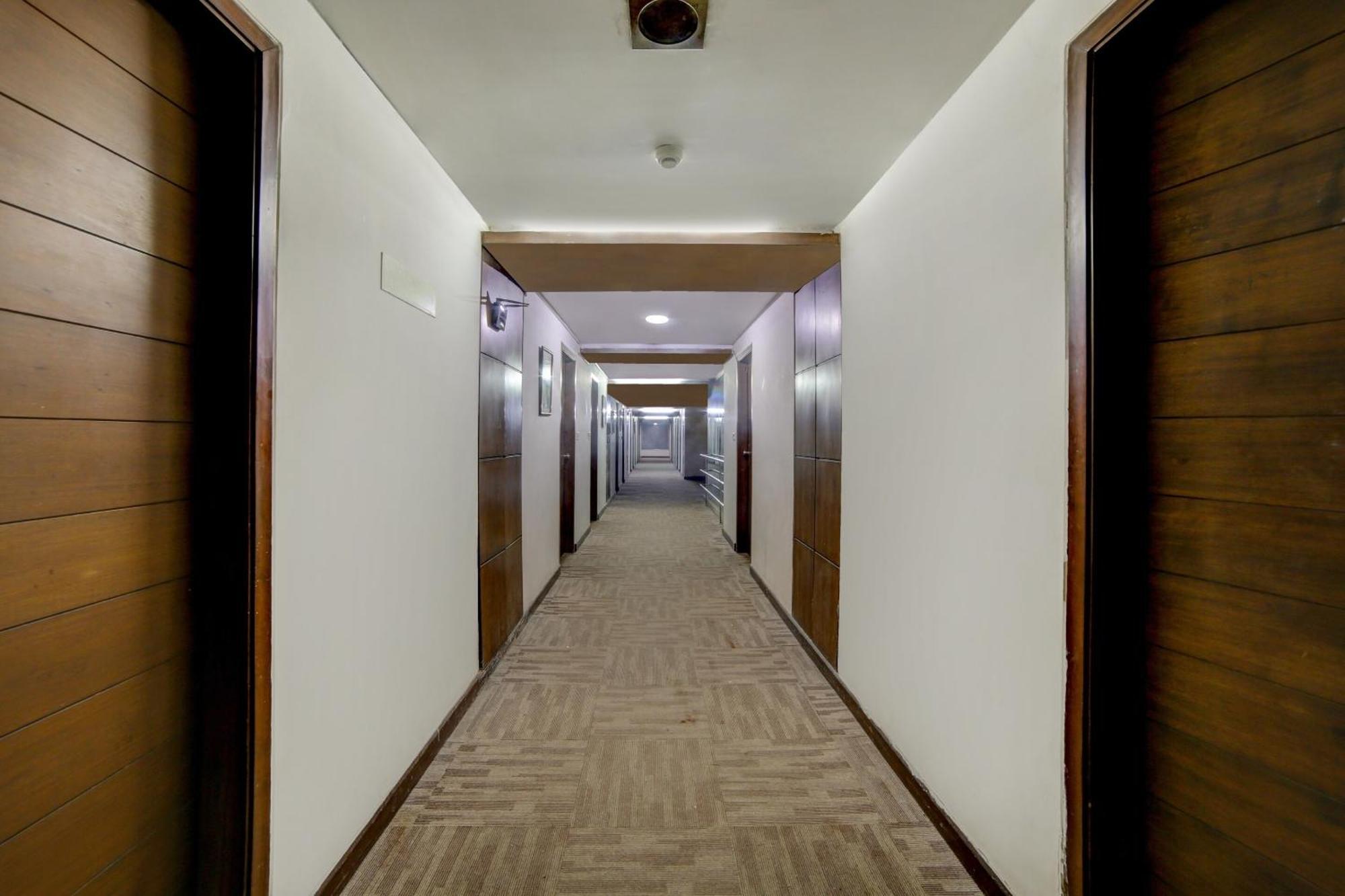Hotel Collection O Cambay Sapphire Sarkhej Exterior foto