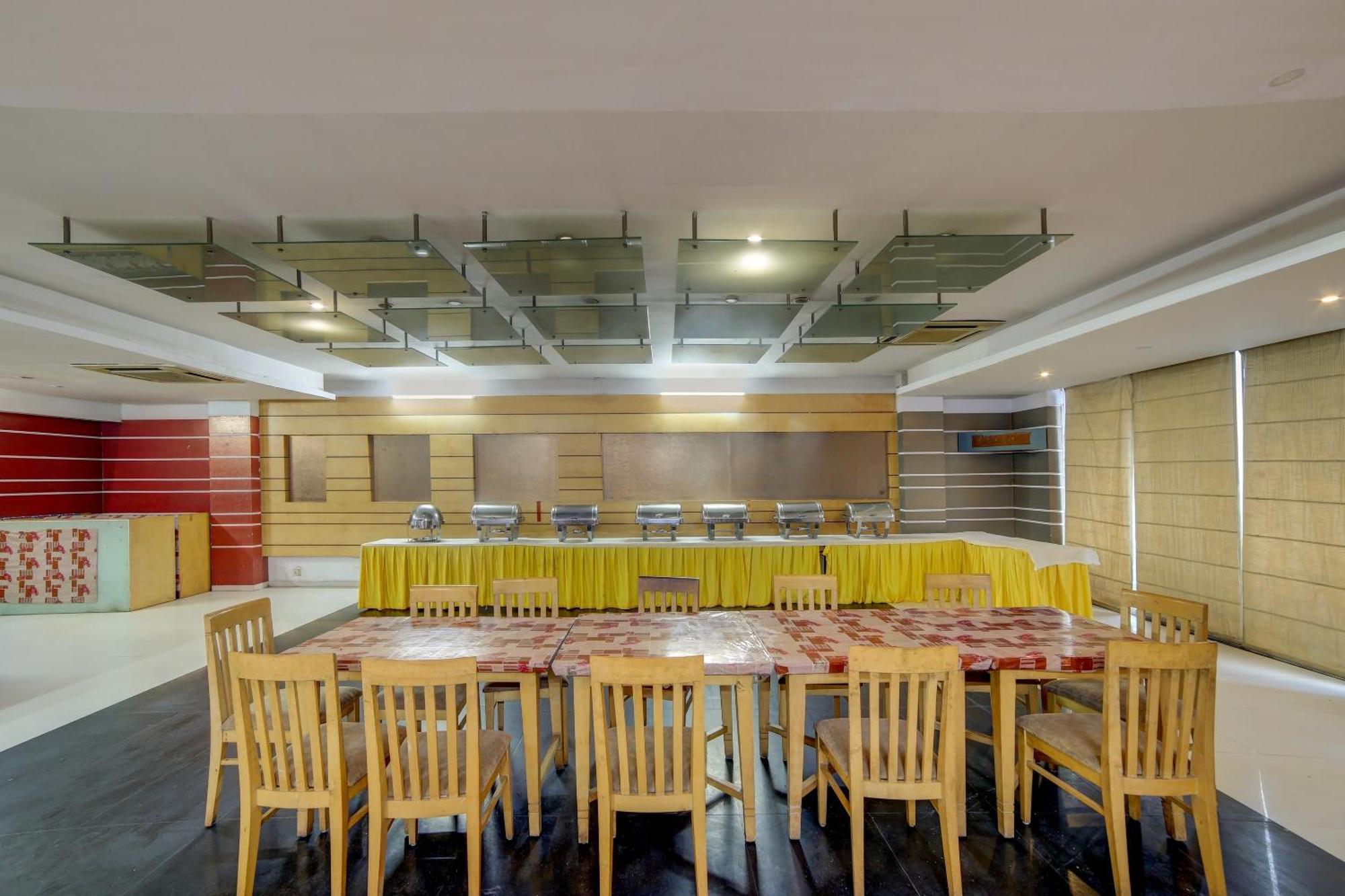 Hotel Collection O Cambay Sapphire Sarkhej Exterior foto